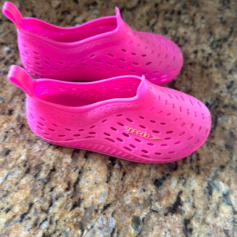 Speedo water shoes